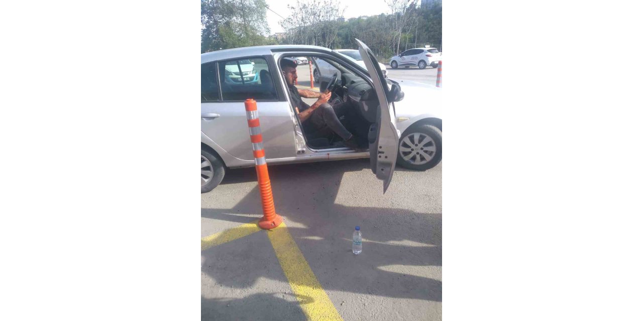 Eyüpsultan’da yol verme kavgası kamerada: Taksiciyle arkadaşları, sürücü adayı ve hocasını tekme tokat dövdü