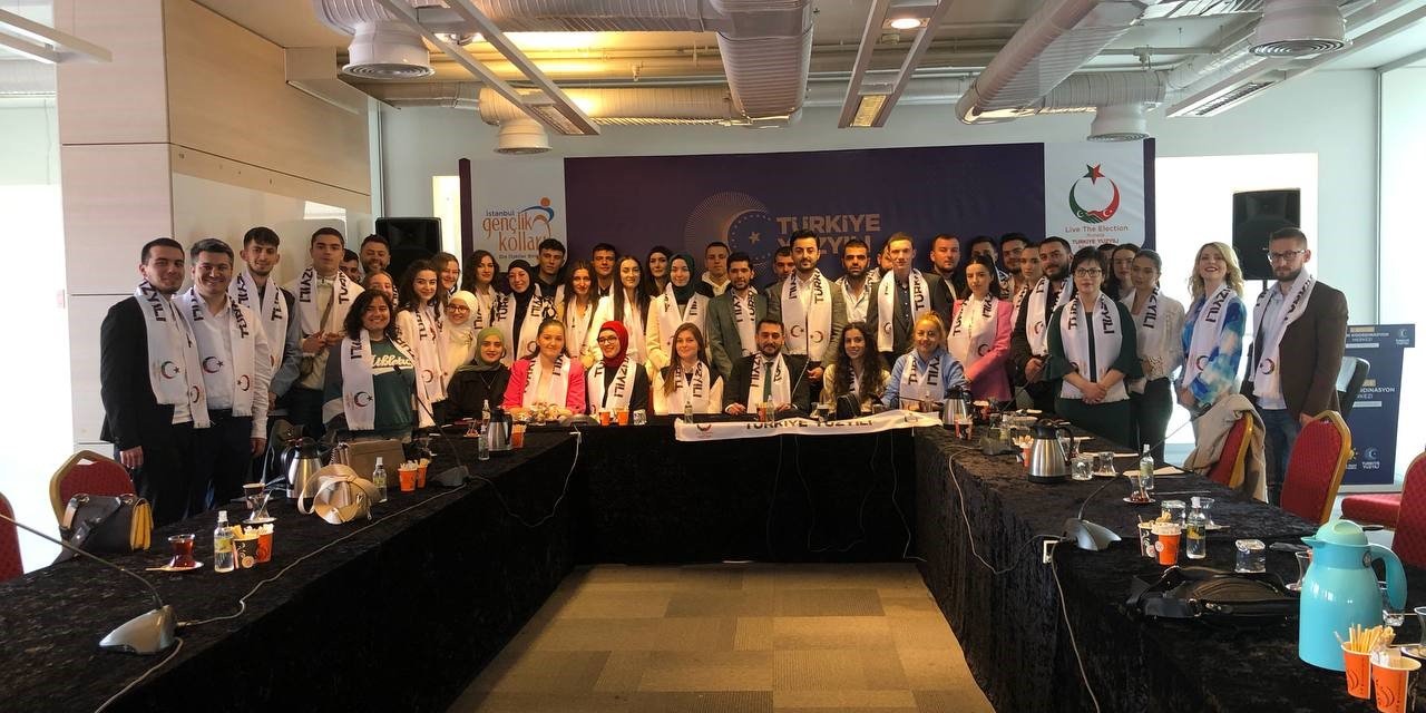 İstanbul’da seçim çalışmalarına katılan Balkanlı gençler kahvaltı programında buluştu