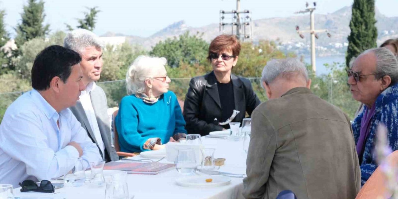 Başkan Aras, sanatçılarla buluştu