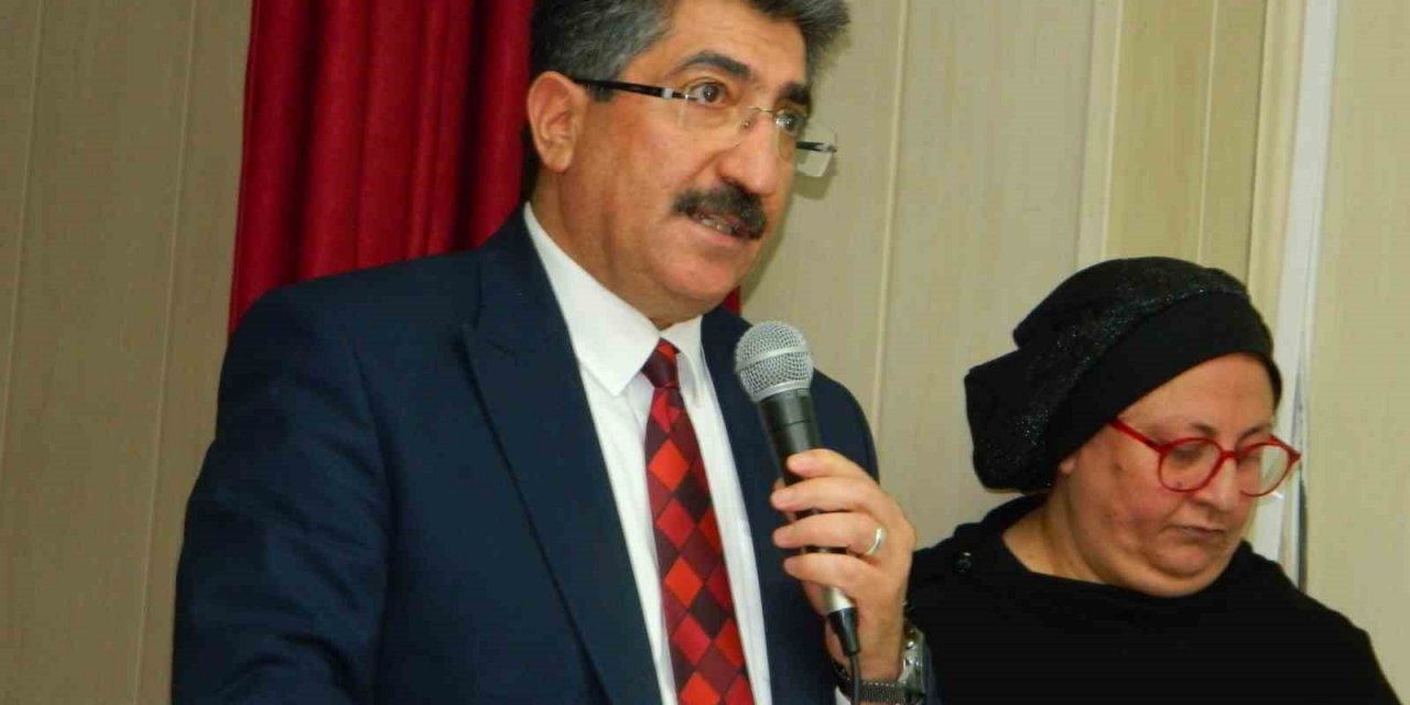 Posof’ta “Ahlak ve Değerlerimiz Eğitimi ” konferansı