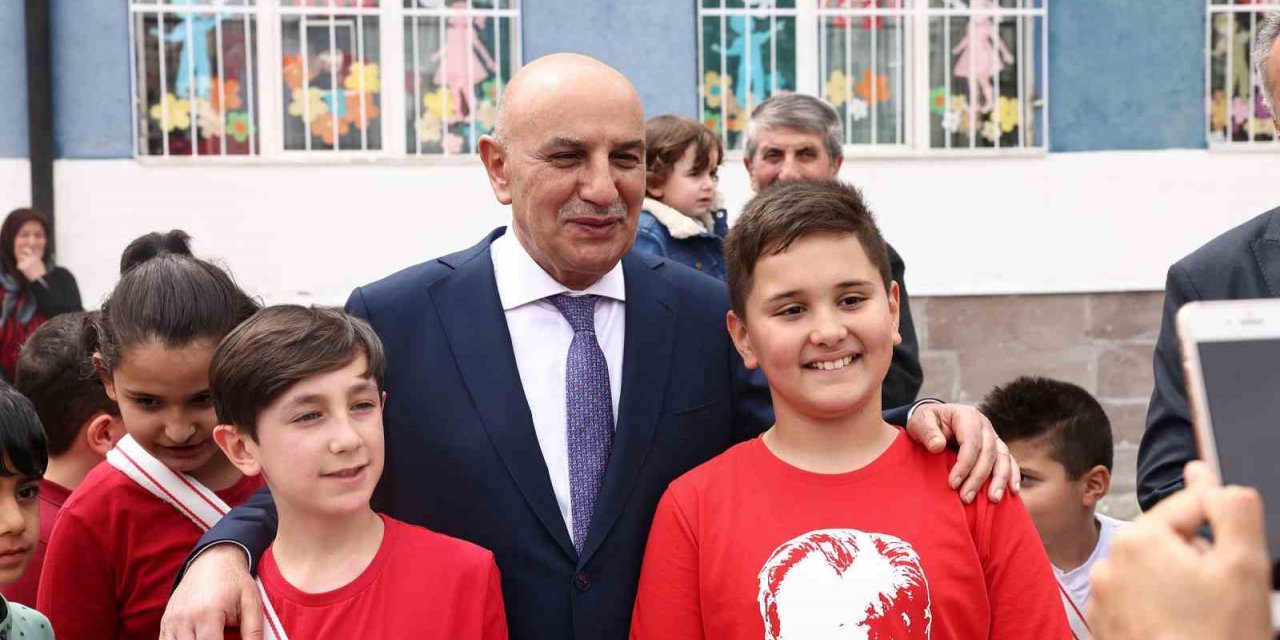 Geleceğin müzisyenleri için Kalaba İlkokuluna enstrüman desteği