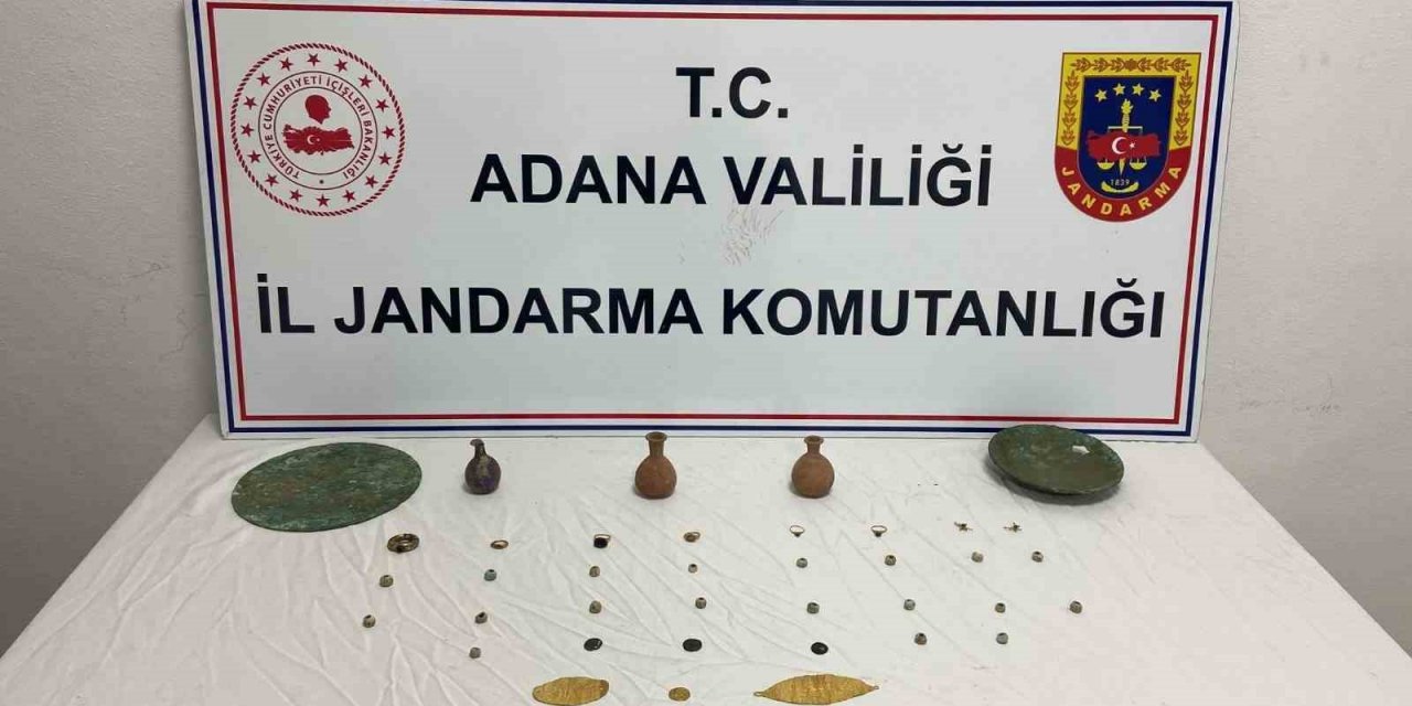 Adana’da bir araçta 38 tarihi eser ele geçirildi