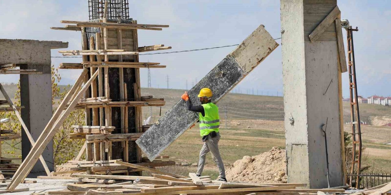 Van’da 16 adet kapalı spor salonu yapıyor