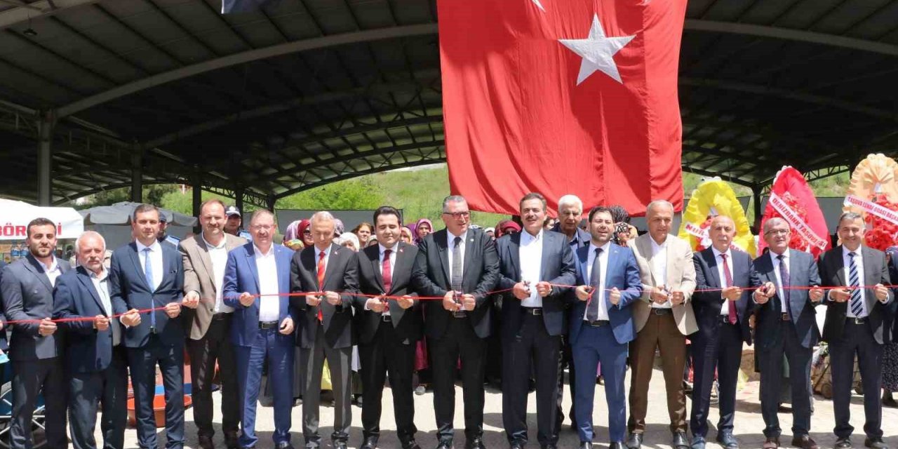 Taşova’nın yeni kapalı pazaryeri açıldı