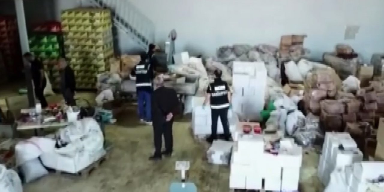 Gaziantep’te 74 ton bozulmuş kaçak gıda ele geçirildi