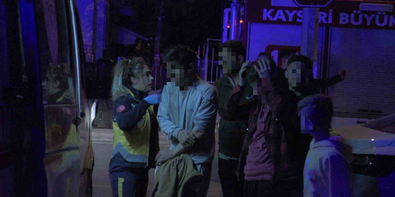 Park halindeki otomobilde patlama: 3 yaralı