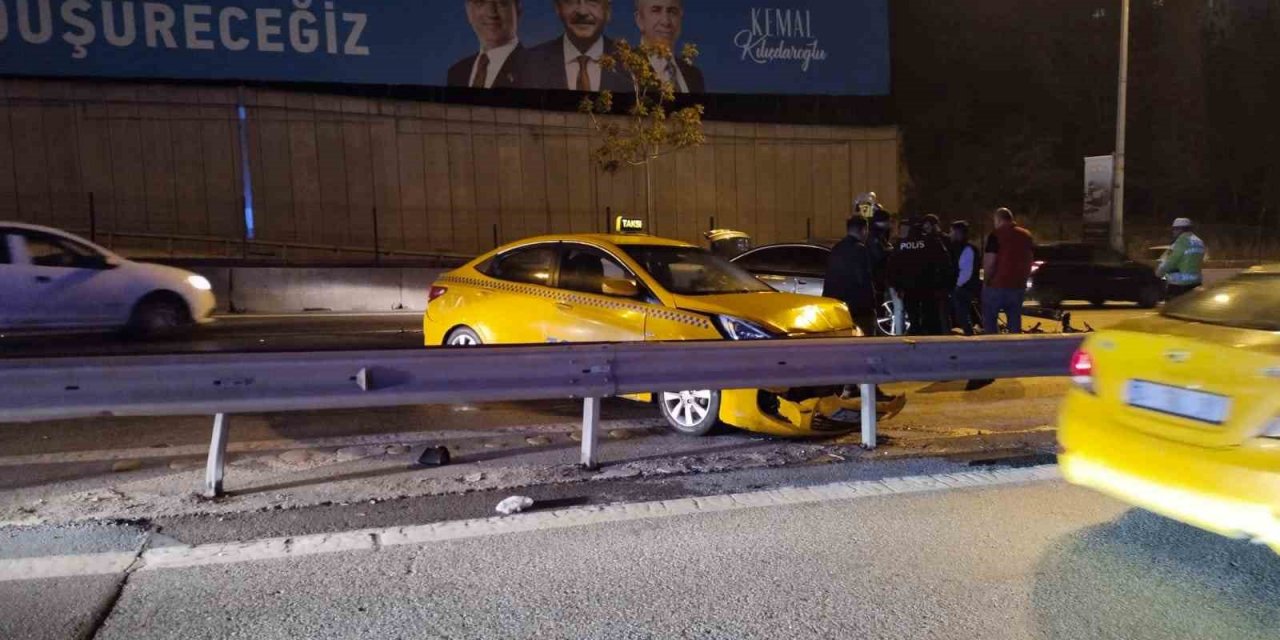 Kadıköy’de E-5’i kilitleyen zincirleme kaza: 2 yaralı