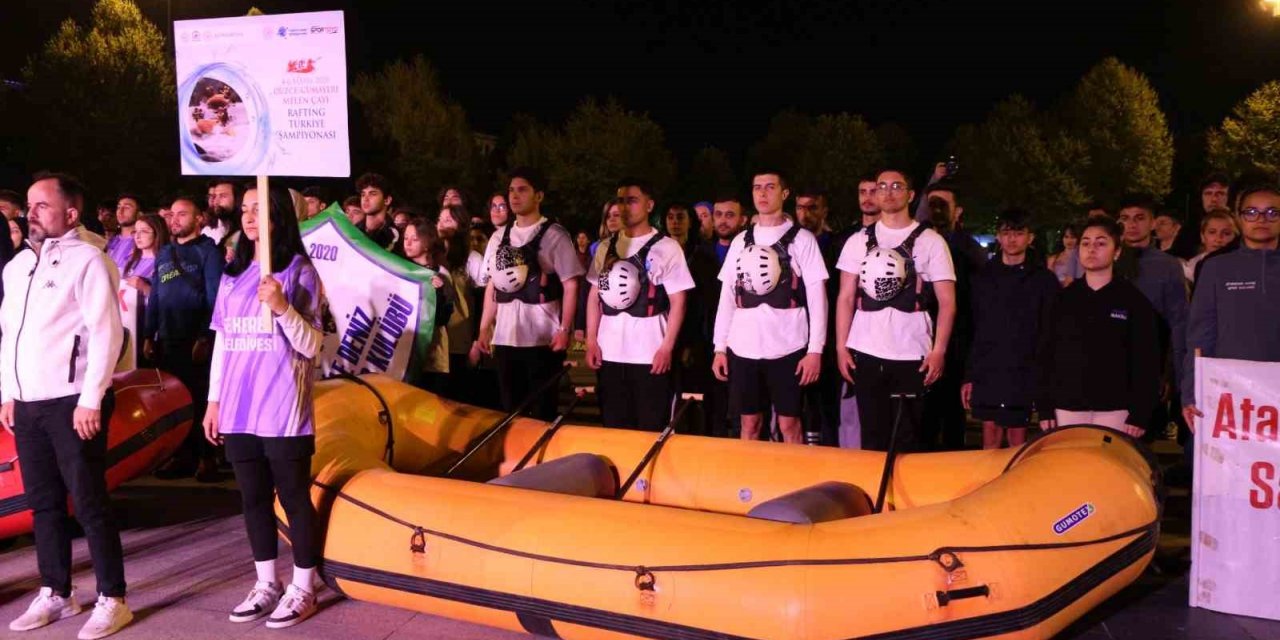 Rafting Türkiye Şampiyonası kortejle ile başladı