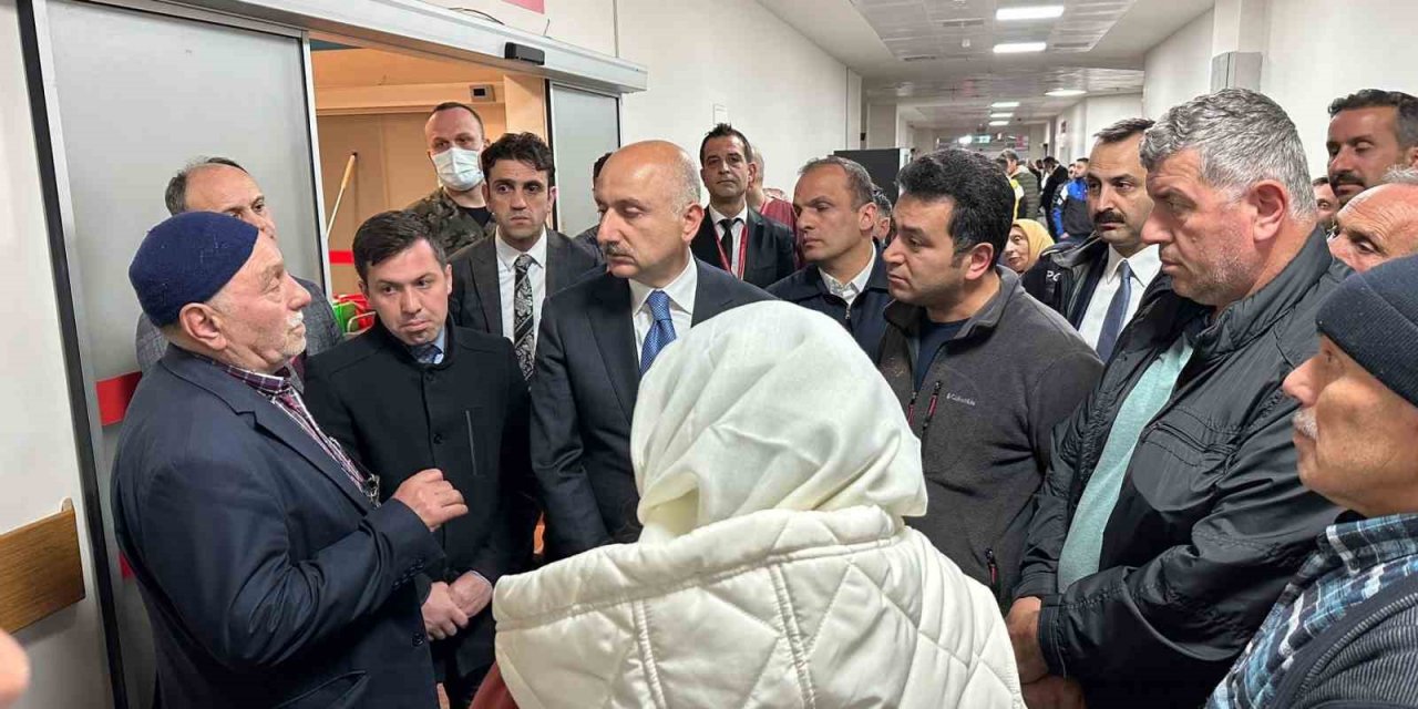 Bakan Karaismailoğlu’ndan belediye otobüsü kazasında yaralanan şahıslara "Geçmiş olsun" ziyareti