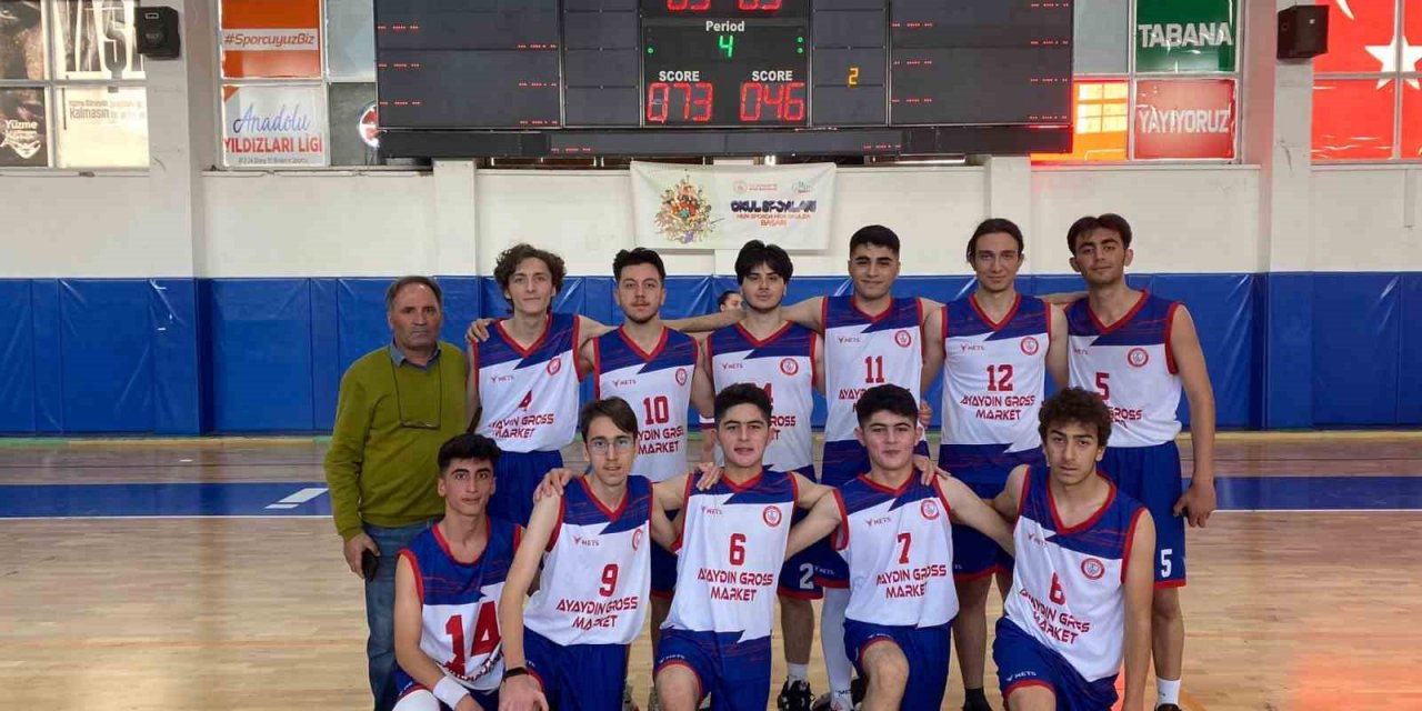 Liselerarası basketbolda Erzincan Lisesi yarı finalde