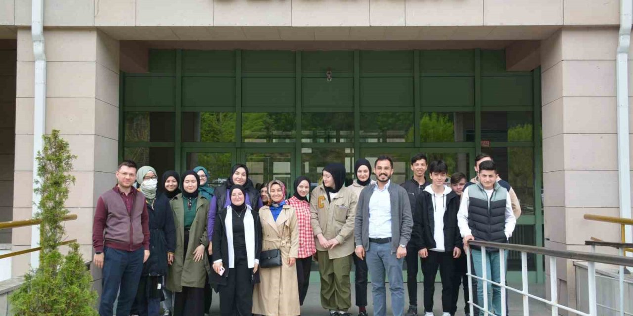 Liseli gençler Düzce Üniversitesi’nde