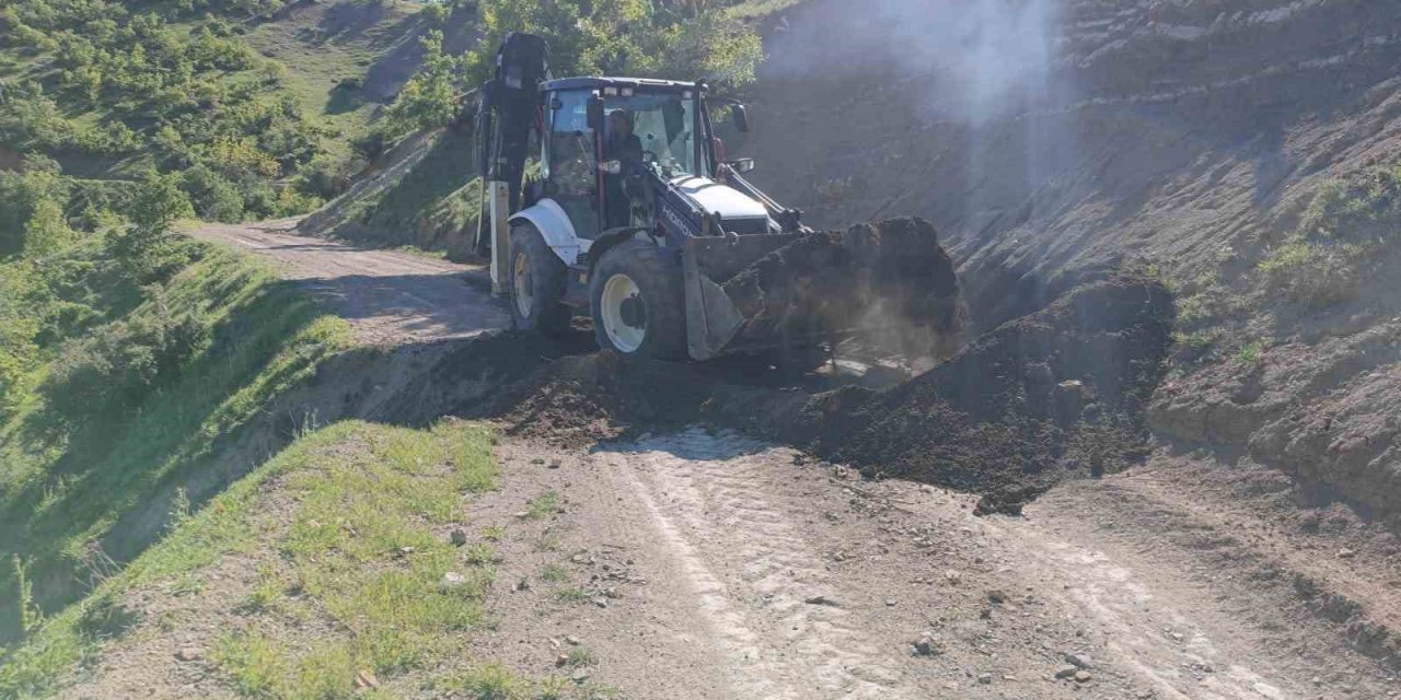 Şenoba beldesinde köy yolları açılıyor
