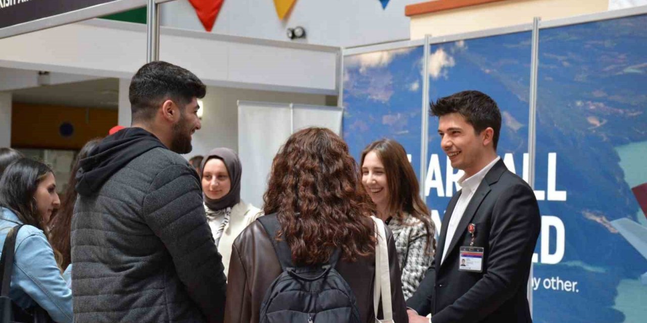 Yoğun ilgi gören İKAF’23’ün ilk günü tamamlandı