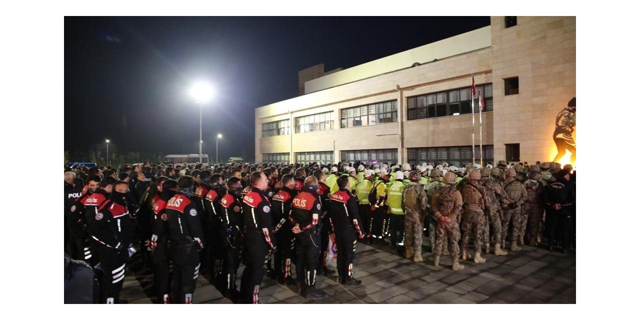 Polis ve komandolar uyuşturucu satıcılarına birlikte darbe indirdi