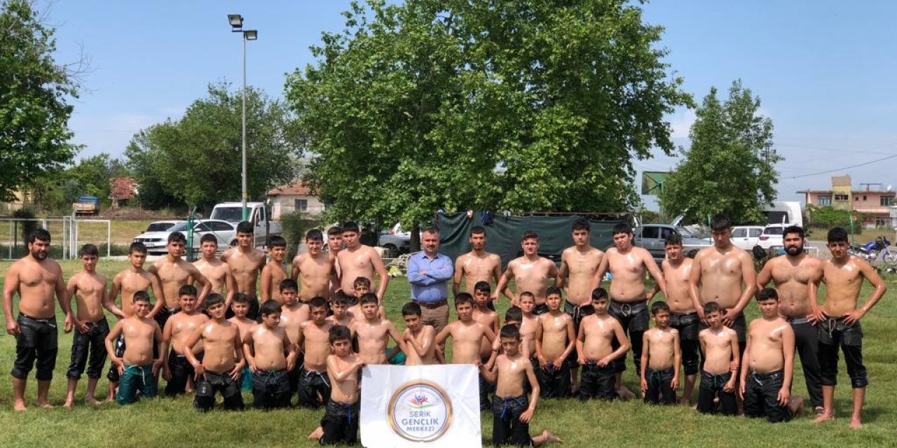 Serik gençlik merkezi güreş takımı sezonu açtı