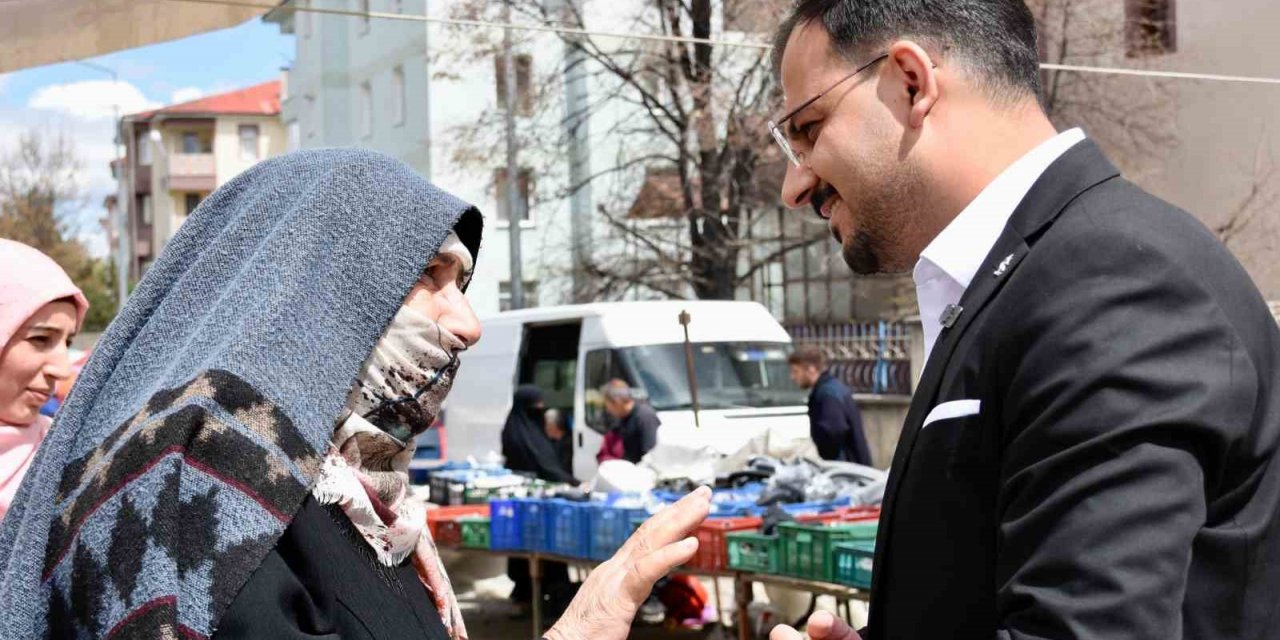Genç aday sempatisi ile göz dolduruyor