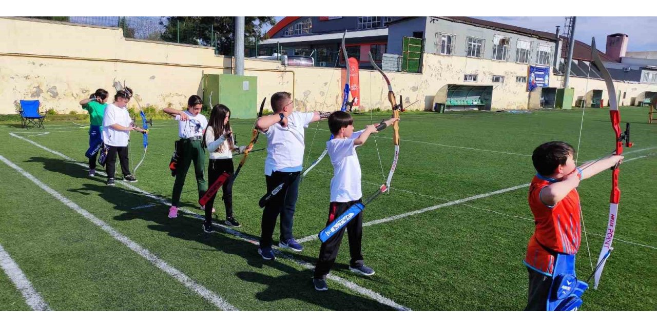 İlk yarışmalarından 9 madalya ile döndüler