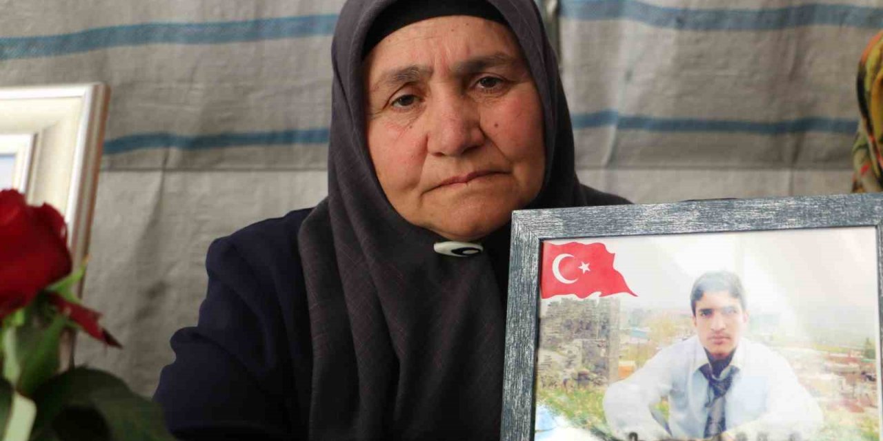 Evlat nöbetindeki anne: “İnşallah ölmeden çocuğumu görürüm”