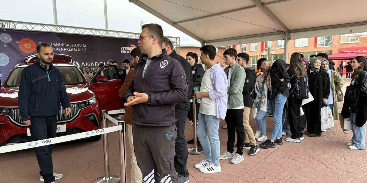 TOGG ve Devrim Arabası İKAF’23’ün ikinci gününde ilgi görmeye devam ediyor