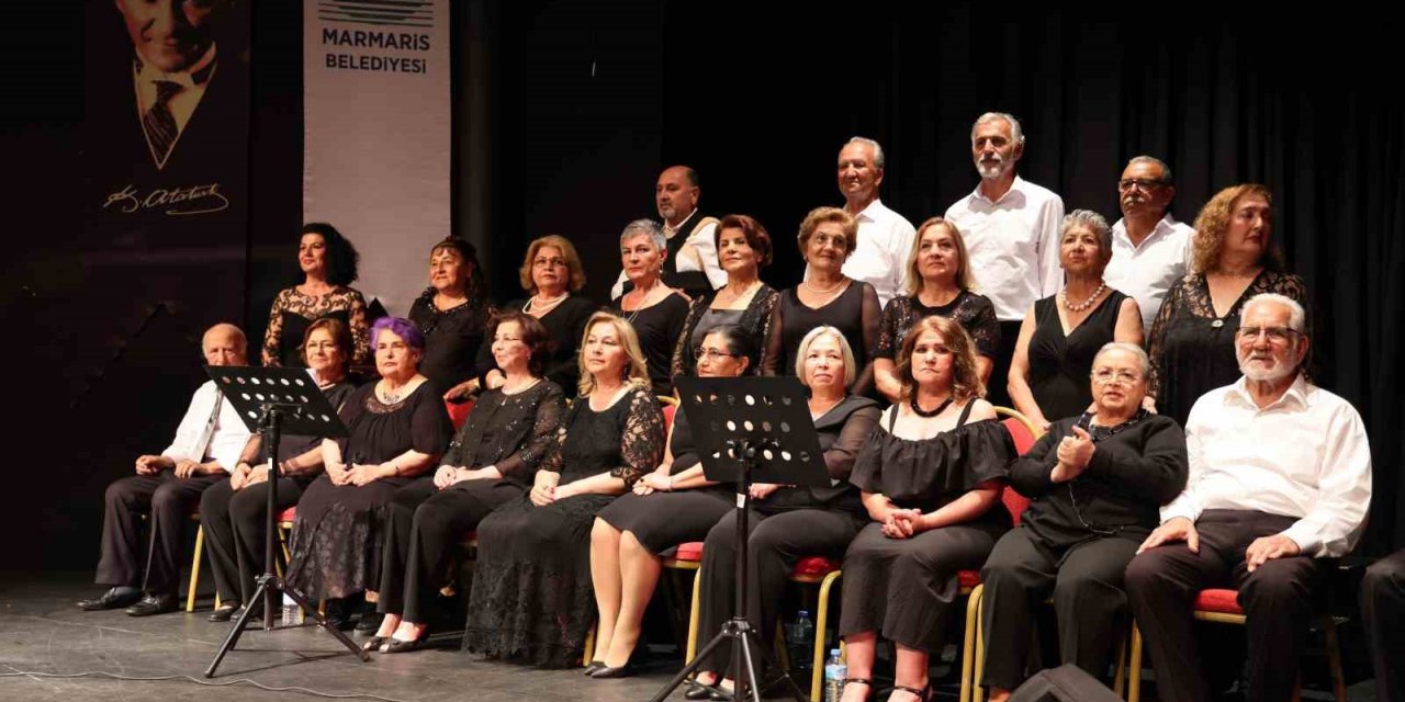 Tazelenme Üniversitesi Korosu’ndan halk müziği konseri