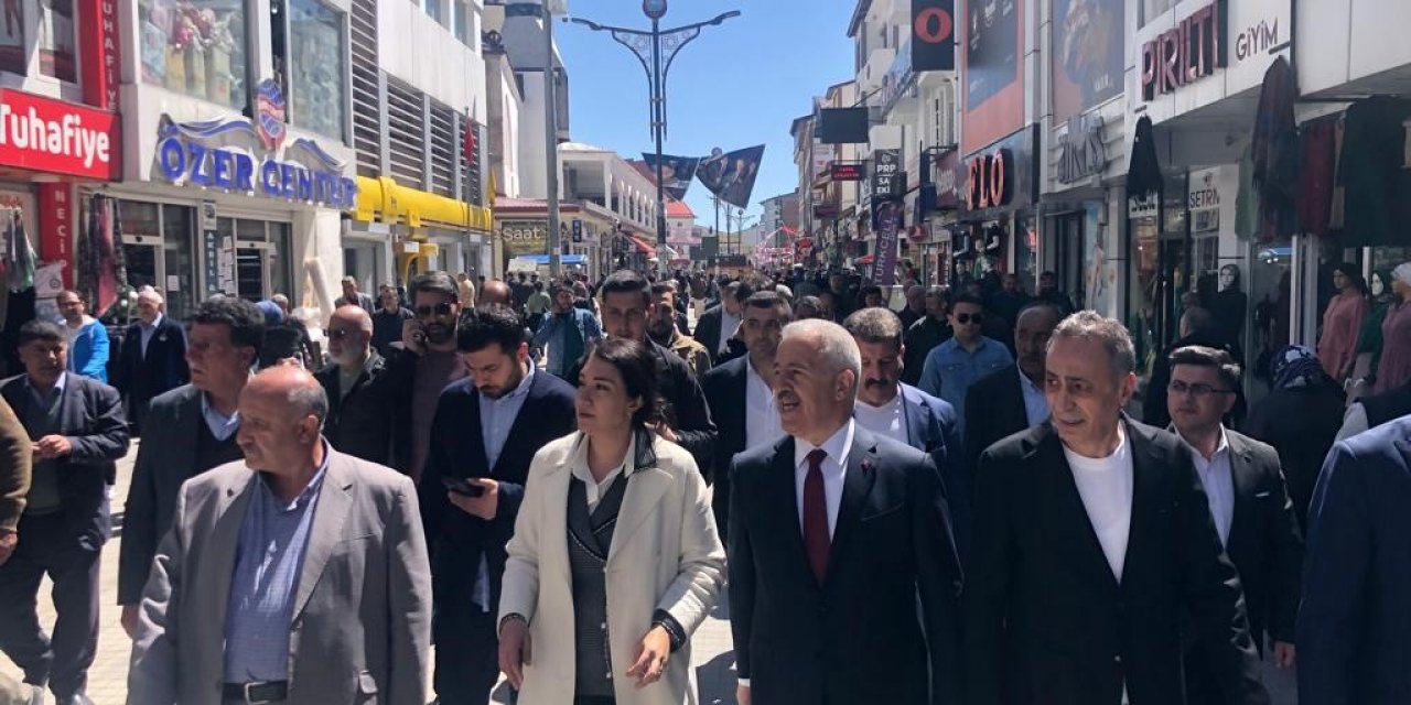 Ulaştırma Eski Bakanı Ahmet Arslan Ağrı’da vatandaşlarla buluştu
