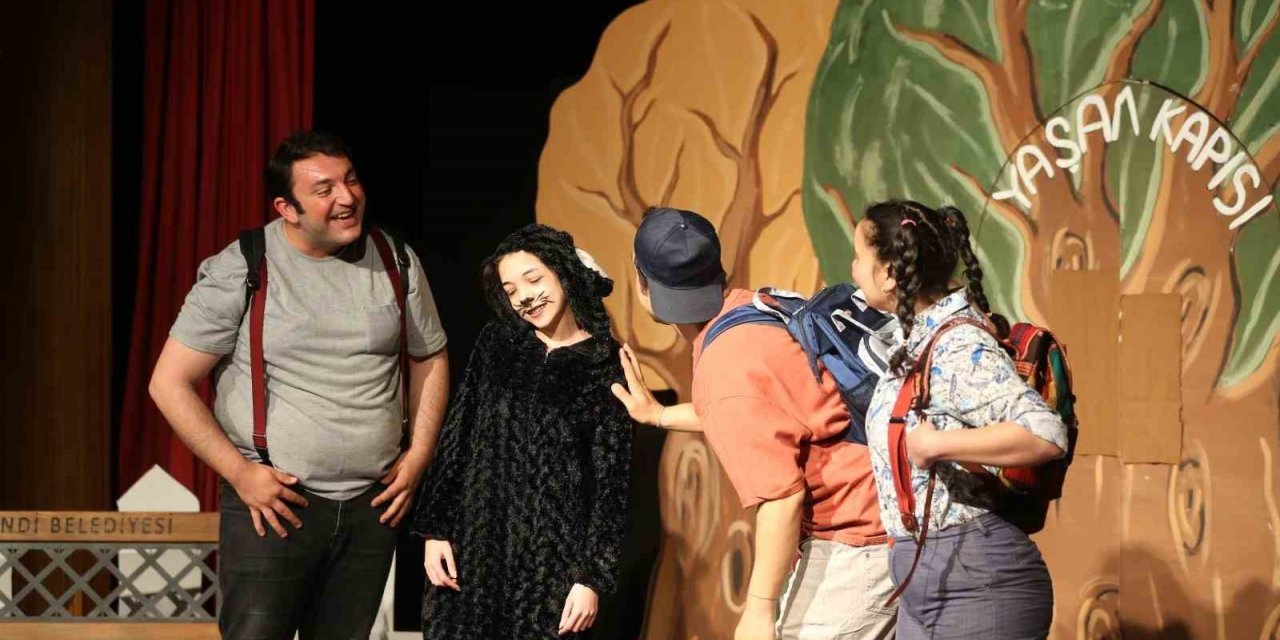 Merkezefendi Kent Tiyatrosu ‘Üç İyi’ oyununu sahneleyecek