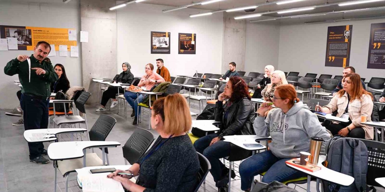 KÜN’de akademisyenlere eğitim verildi