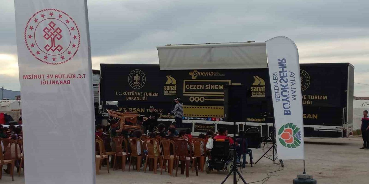 Depremzede çocuklar aileleriyle birlikte vakit geçirdiler