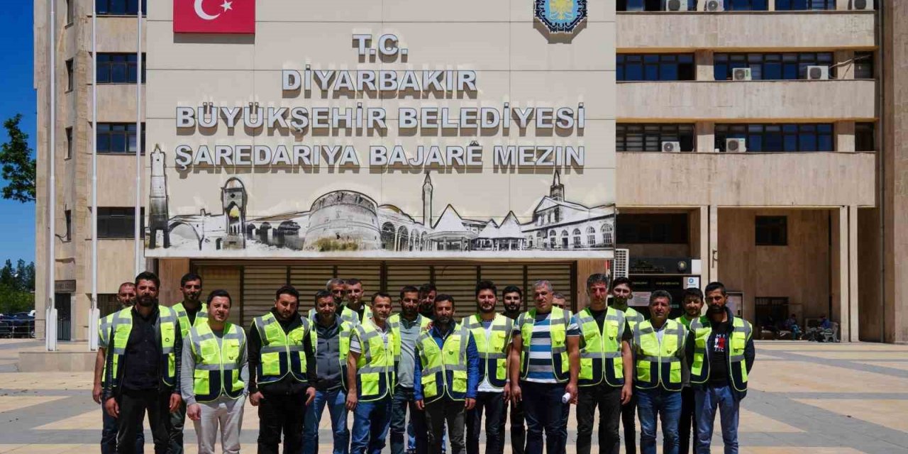 Diyarbakır Büyükşehir Beleyesinin Hatay’da destek verdiği çalışmaları sürüyor