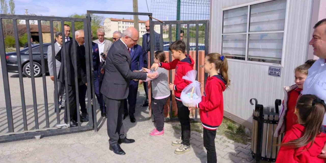 Milli Eğitim Bakan Yardımcı Sadri Şensoy, Çankırı’da öğrencilerle buluştu