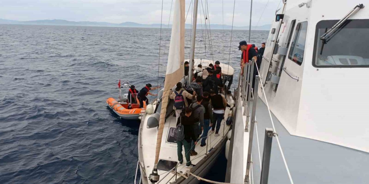 Yelkenli tekne ile kaçarken yakalandılar