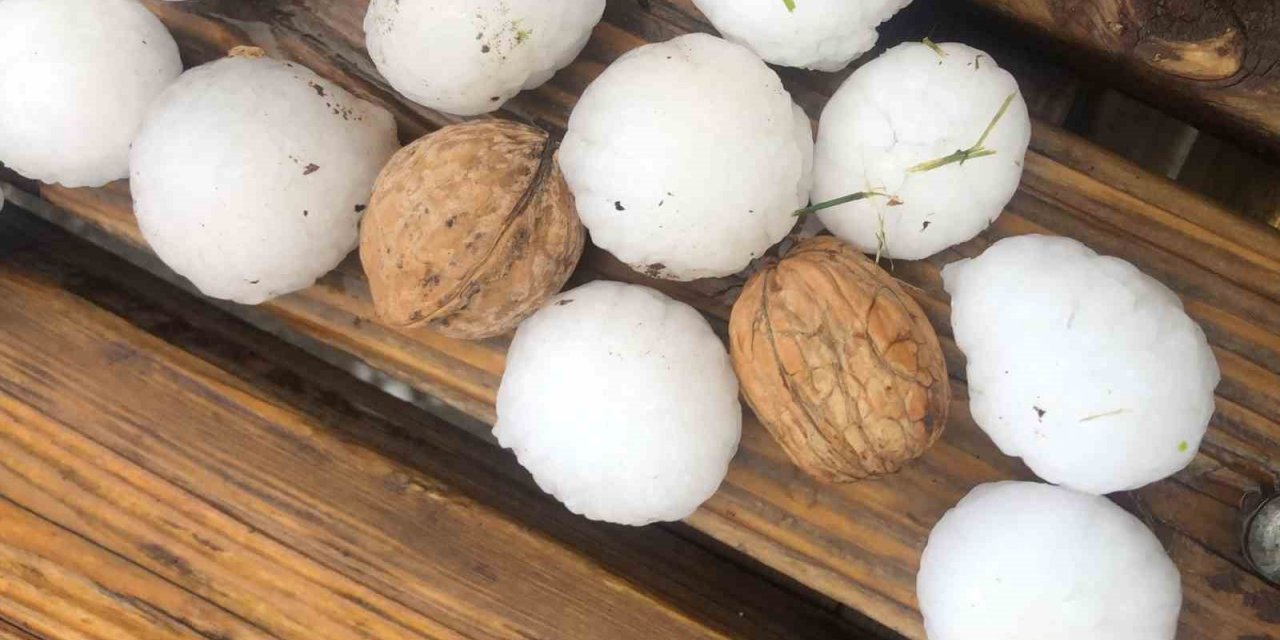 Denizli’ye ceviz büyüklüğünde dolu yağdı