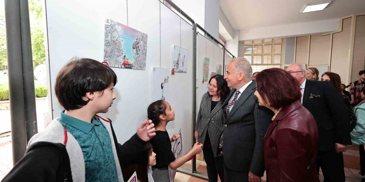 Kahkahaya boğan eserler bu sergide