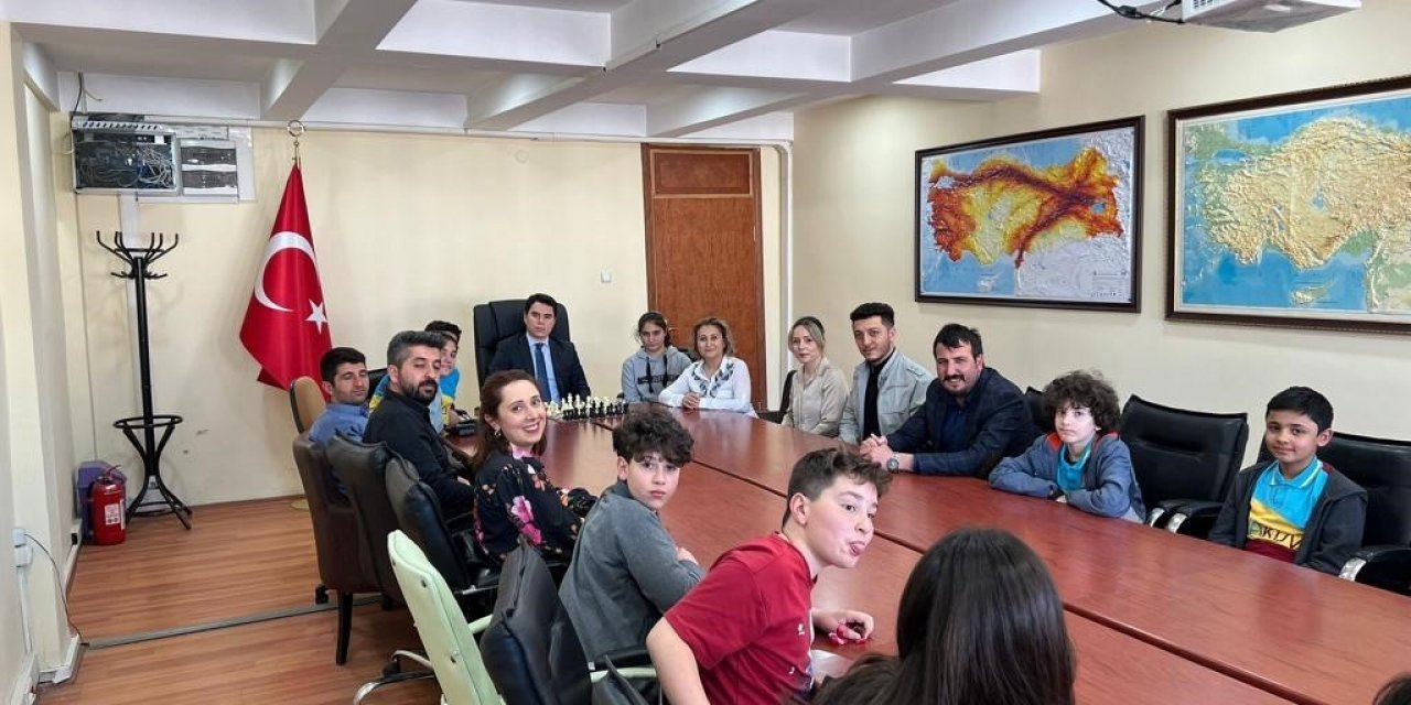 Satranç turnuvasında Kars’ın 3 okulu finalde