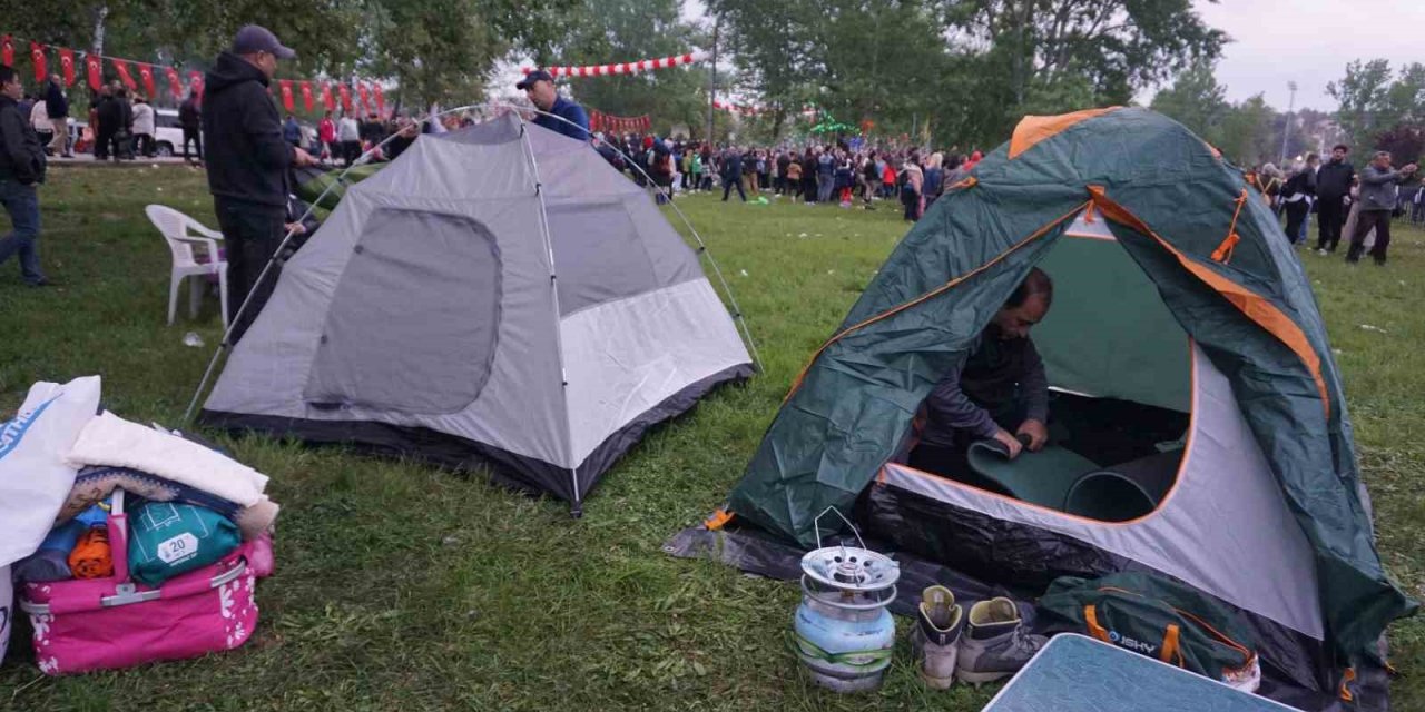 Kakava coşkusunu ve eğlencenin tadını çadırlarında çıkardılar
