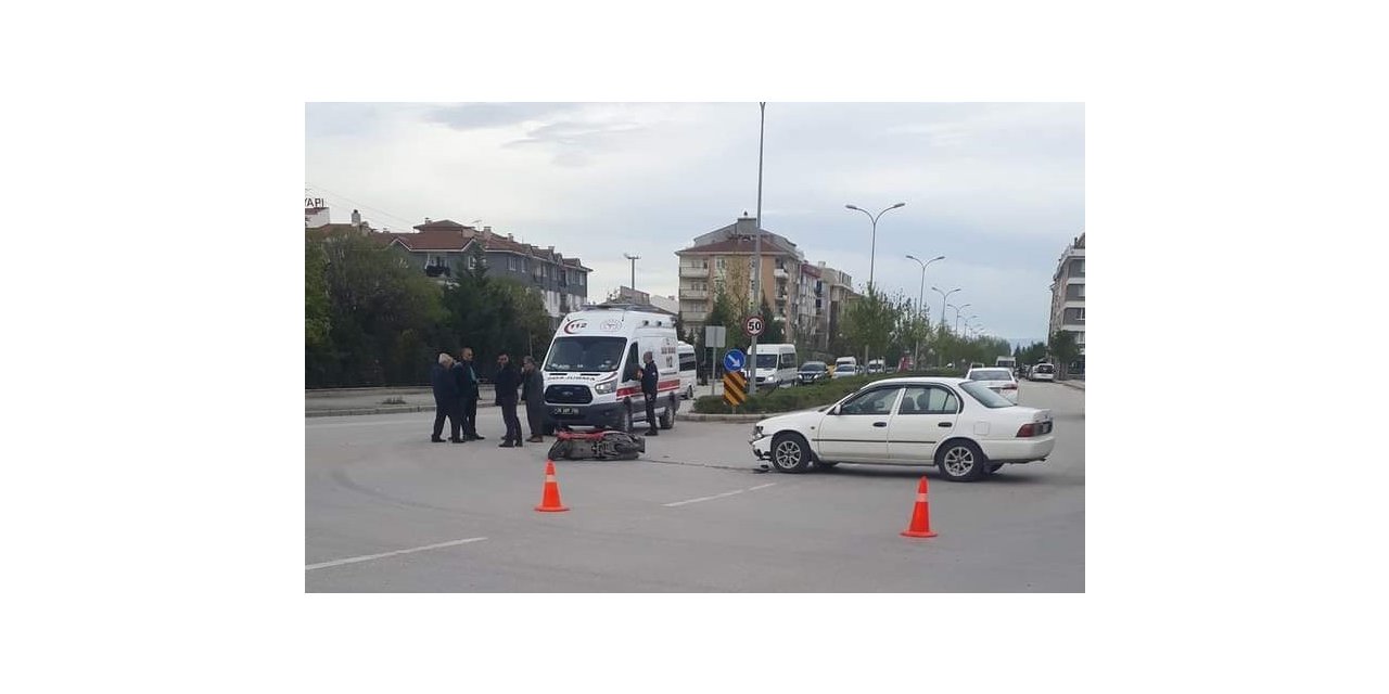 Eskişehir’de motosikletli kurye ile otomobil çarpıştı, 1 yaralı