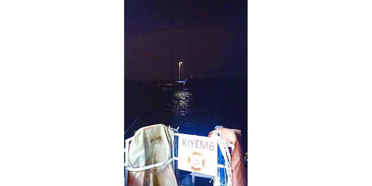 Arıza yapan 17 metrelik tekneyi KIYEM ekipleri kurtardı