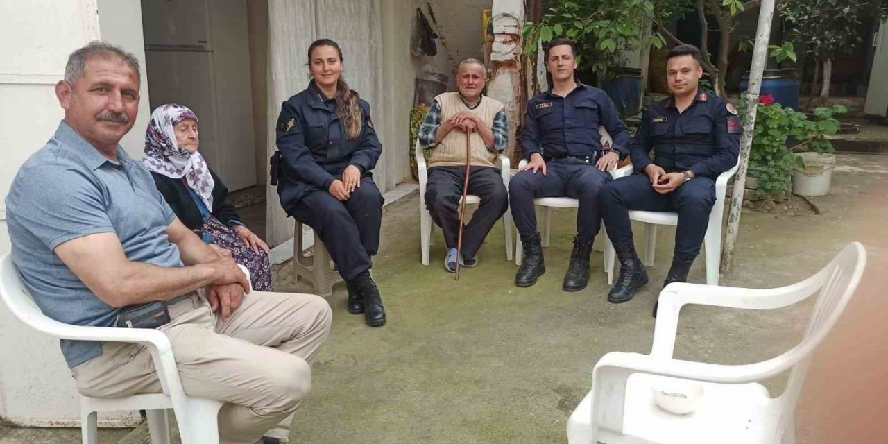 Jandarma ekipleri yaşlı çınarları unutmuyor