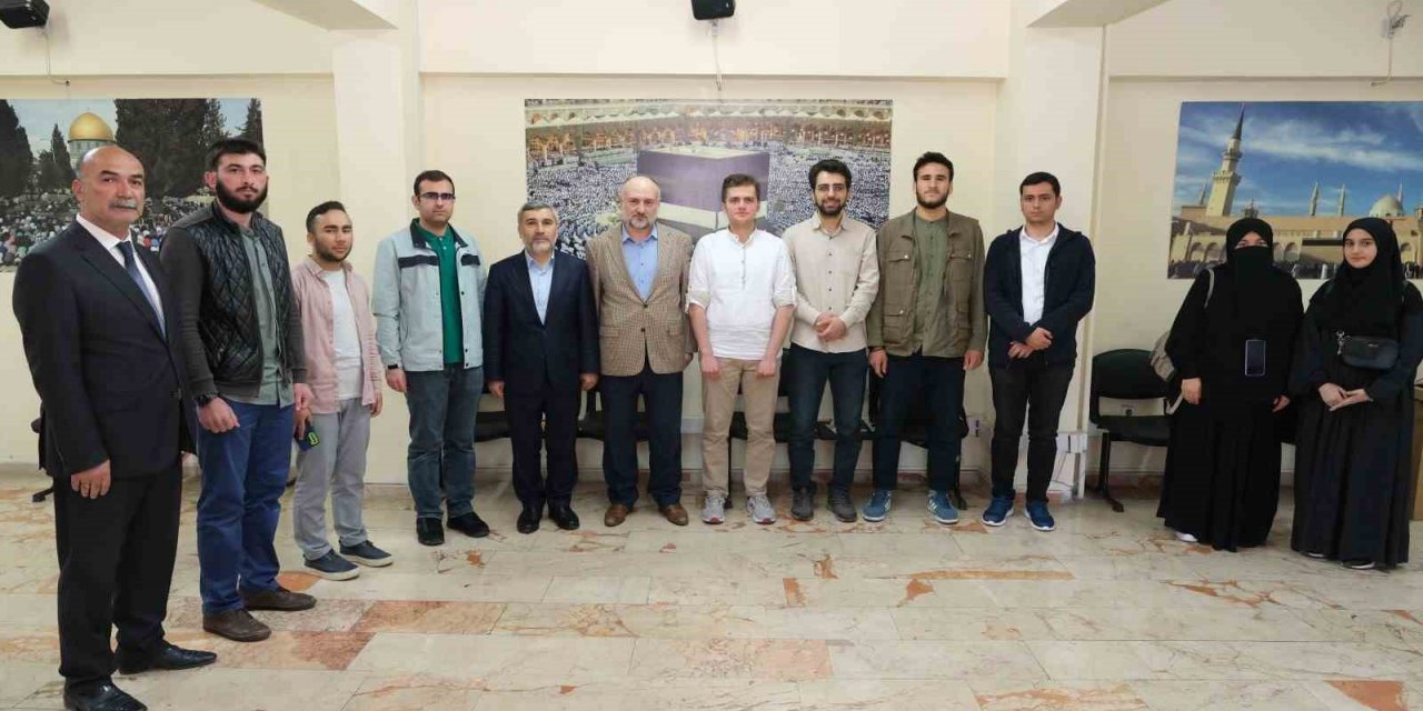 Erzincan’da üniversite okuyan geçler umre yolunda