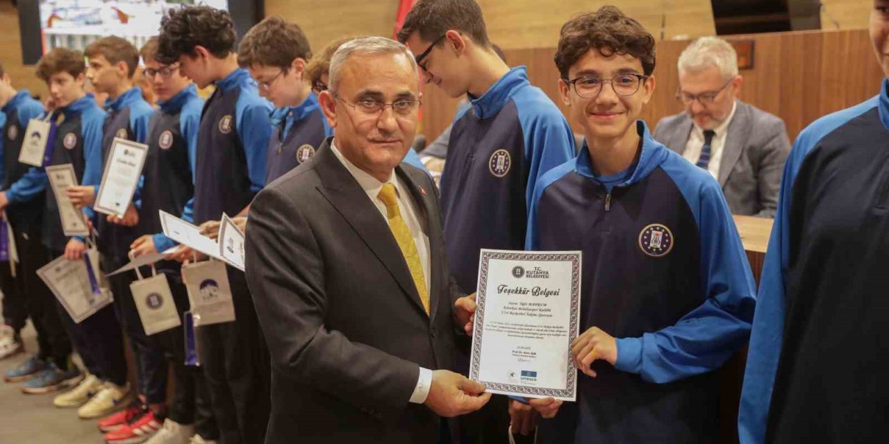 Kütahya’da başarılı sporcular ödüllendirildi