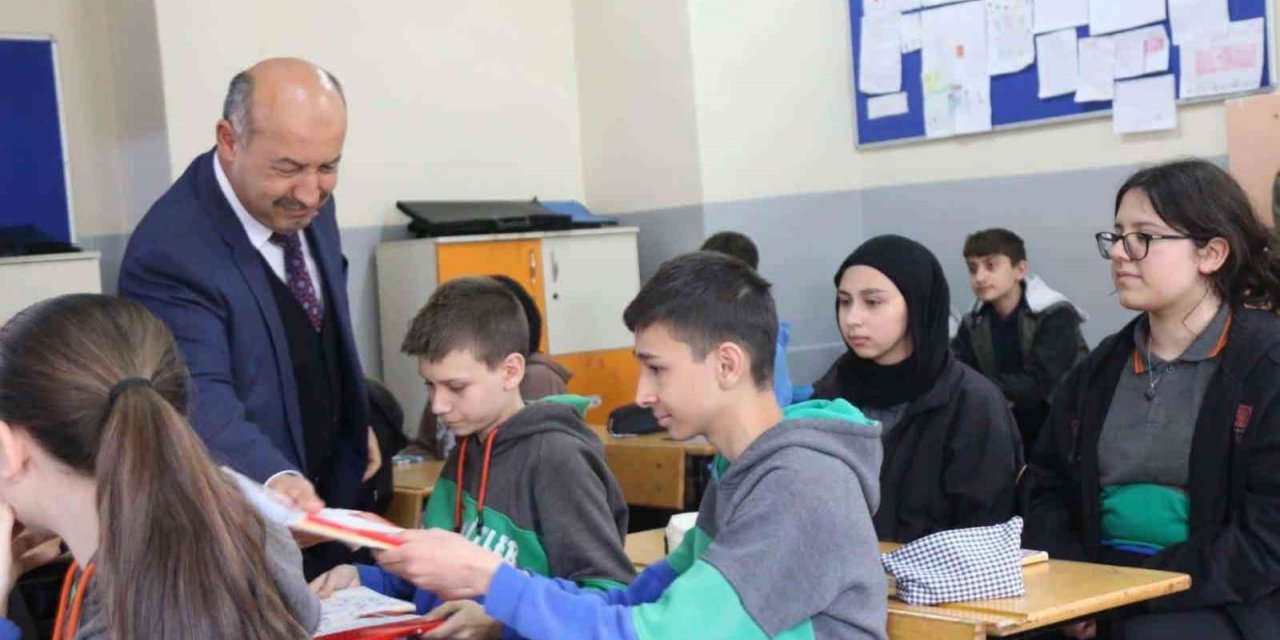 Kütahya’da ikinci dönem yardımcı kaynak kitaplar dağıtılmaya devam ediliyor