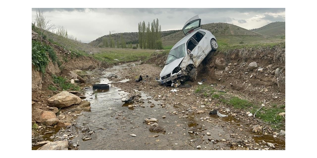 Şarampolden aşağı uçup dereye düşen otomobilin sürücüsü hayatını kaybetti