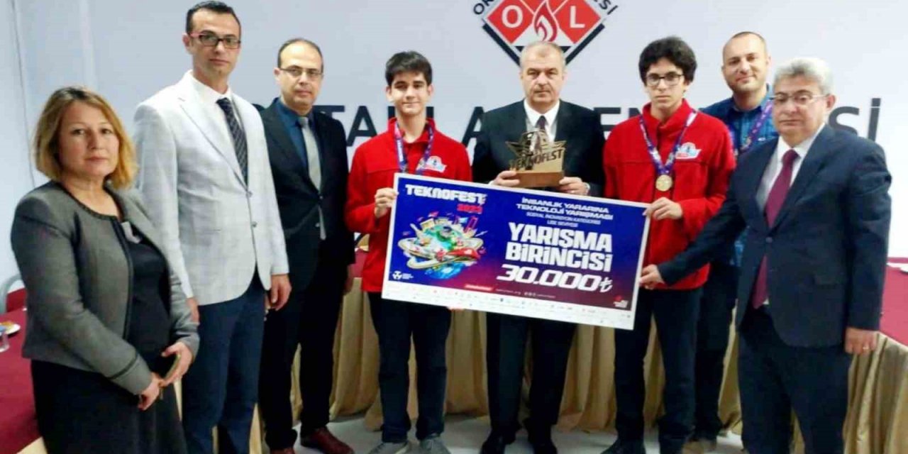 İl Milli Eğitim Müdürü Okumuş TEKNOFEST 2023 birincisi öğrencilerle buluştu