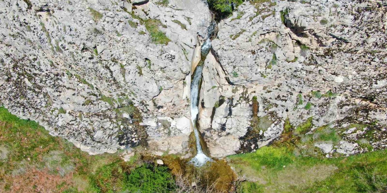 Kuruyan şelale, yağışların artmasıyla yeniden canlandı