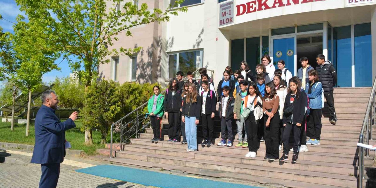 Ortaokulu öğrencileri meslekleri tanıdı