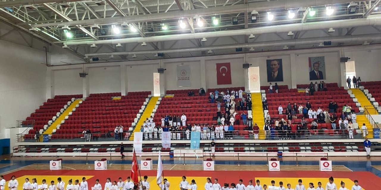 Karaman’da Türk Dil Kupası Judo Şampiyonası başladı
