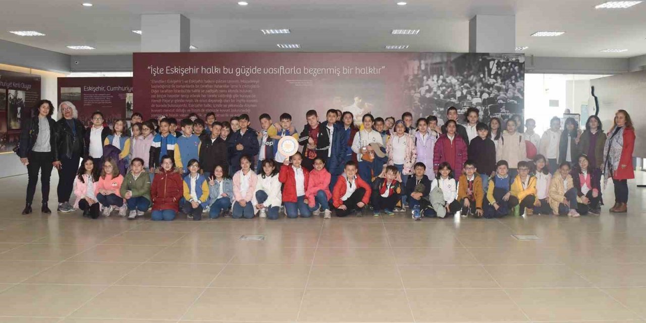 Öğrenciler Eskişehir’in kurtuluşunu öğreniyor