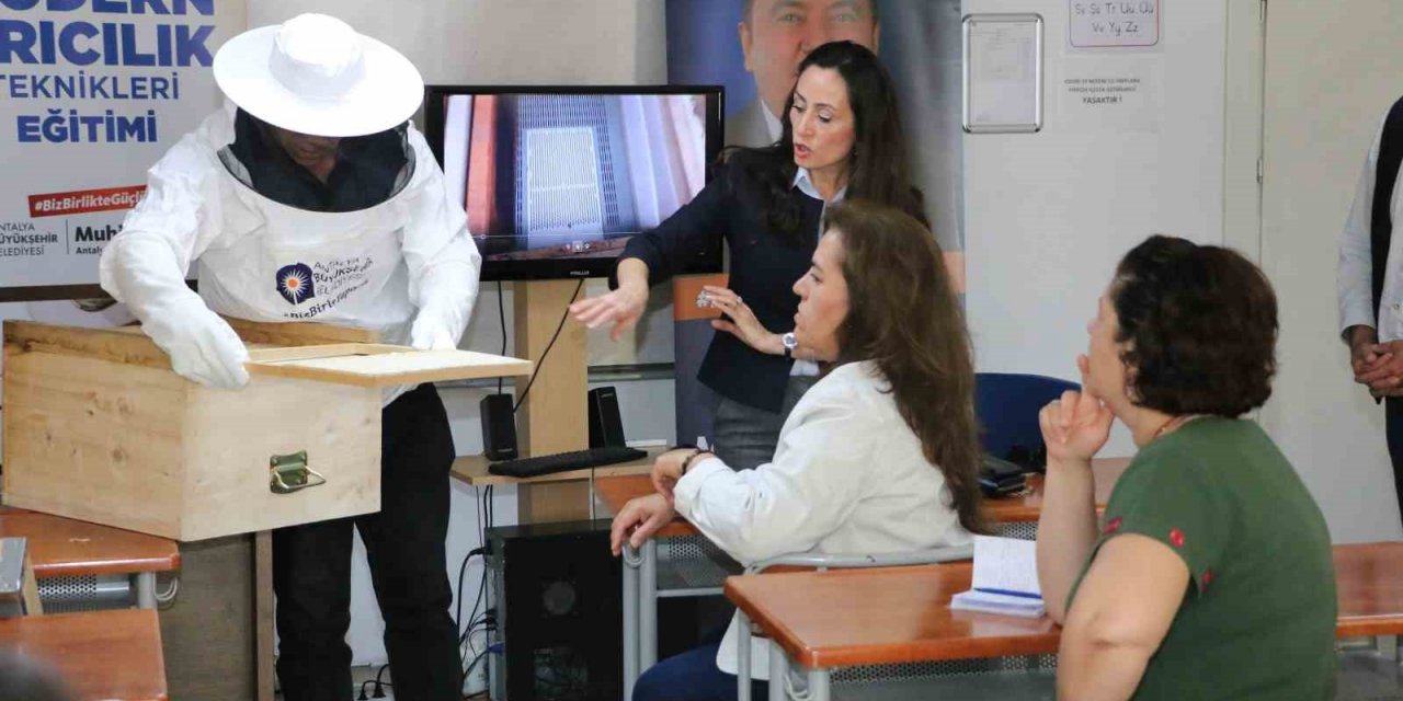 Büyükşehir Belediyesi’nden modern arıcılık eğitimi