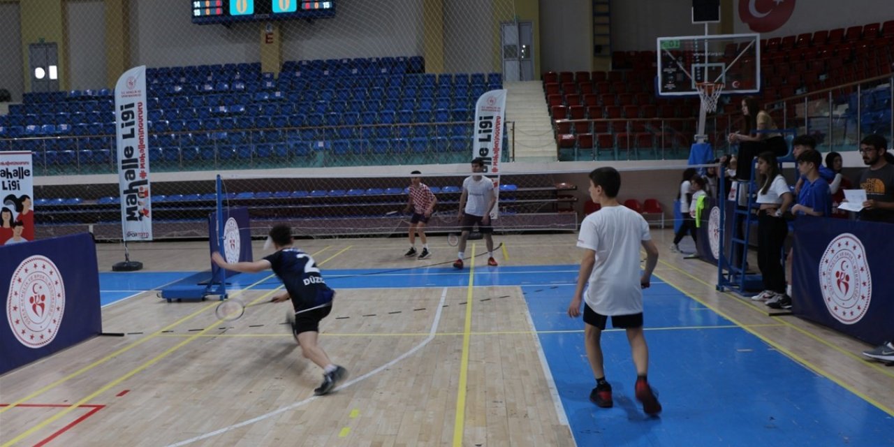 Mahalle liginde 140 sporcu yarıştı