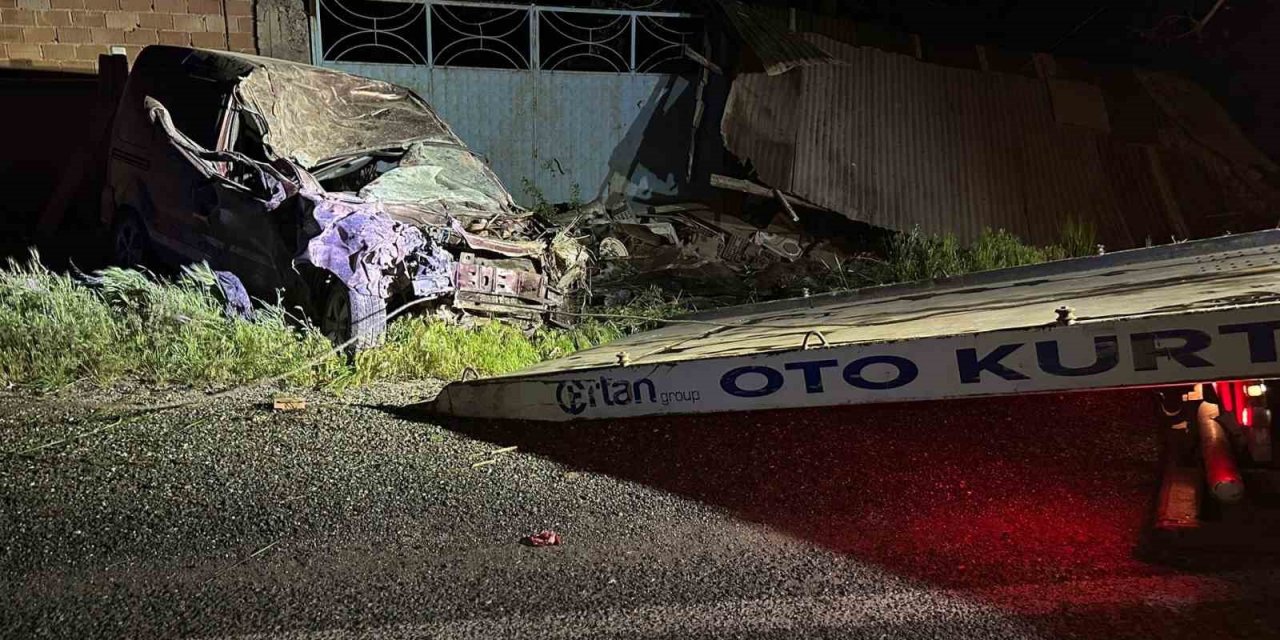 Elazığ’da takla atan araç hurdaya döndü: 1 yaralı